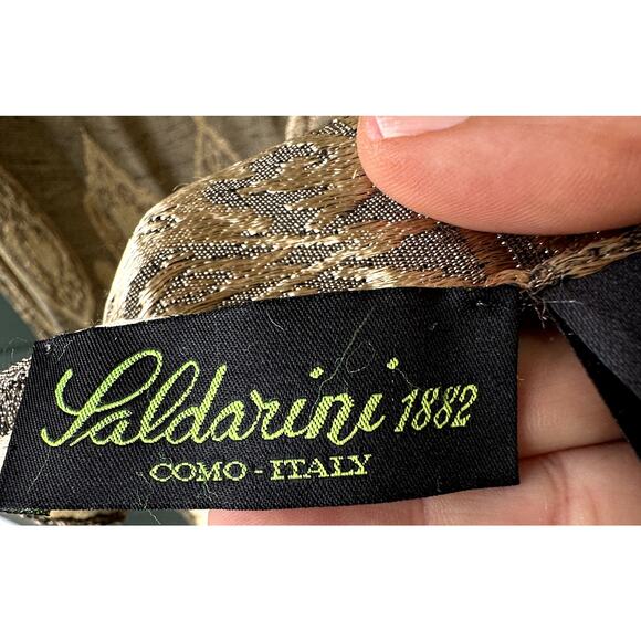 Saldarini Nieman Marcus Italian Woven Metallic Gold Wrap Scarf 19 x 70 Polished - Picture 6 of 7